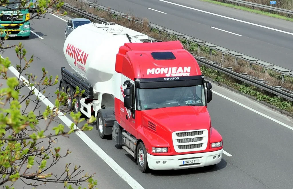 STRATOR afgeleverd aan Monjean Transporte