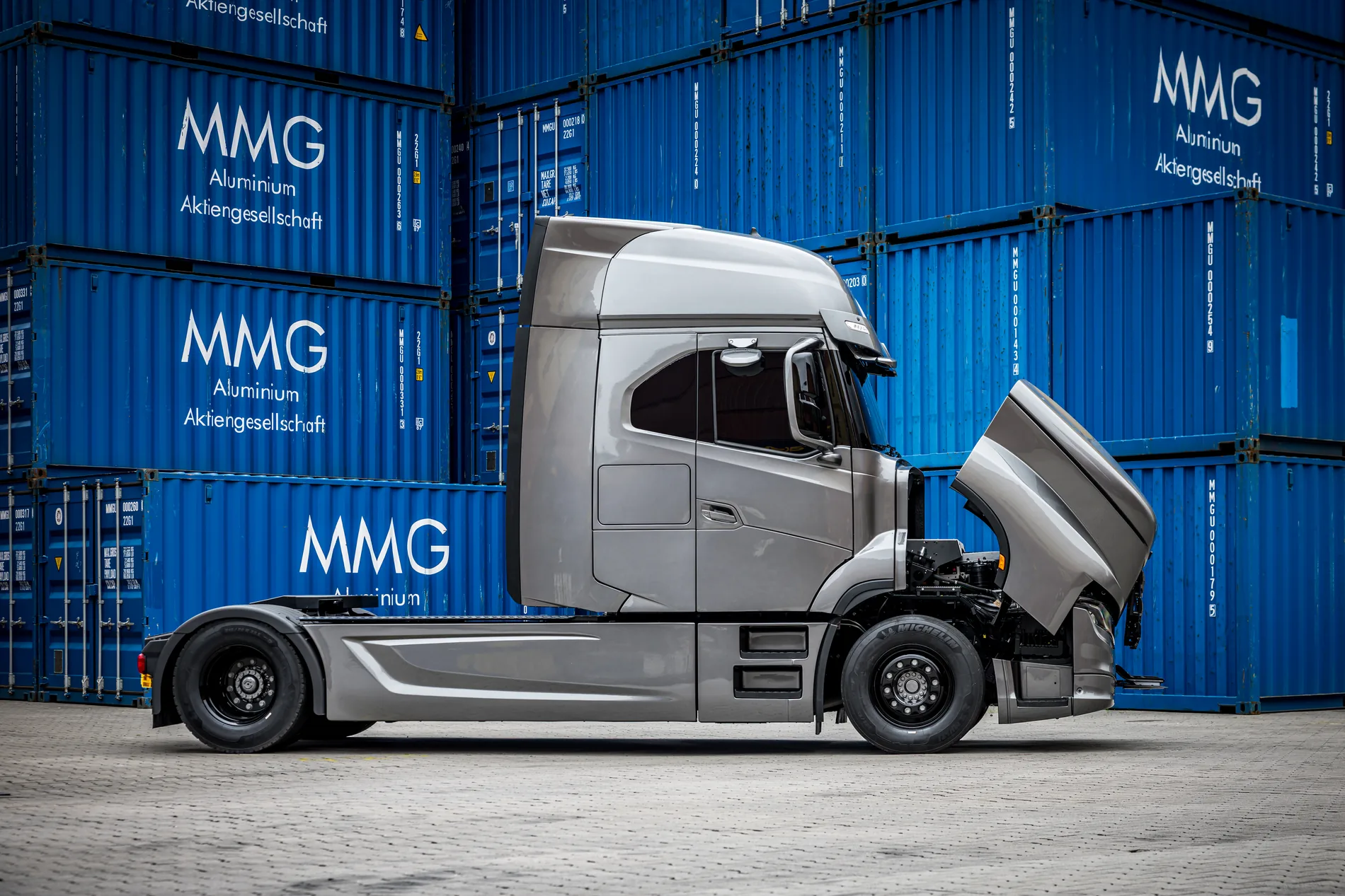 STRATOR in zijaanzicht met zicht op chassis en asconfiguratie